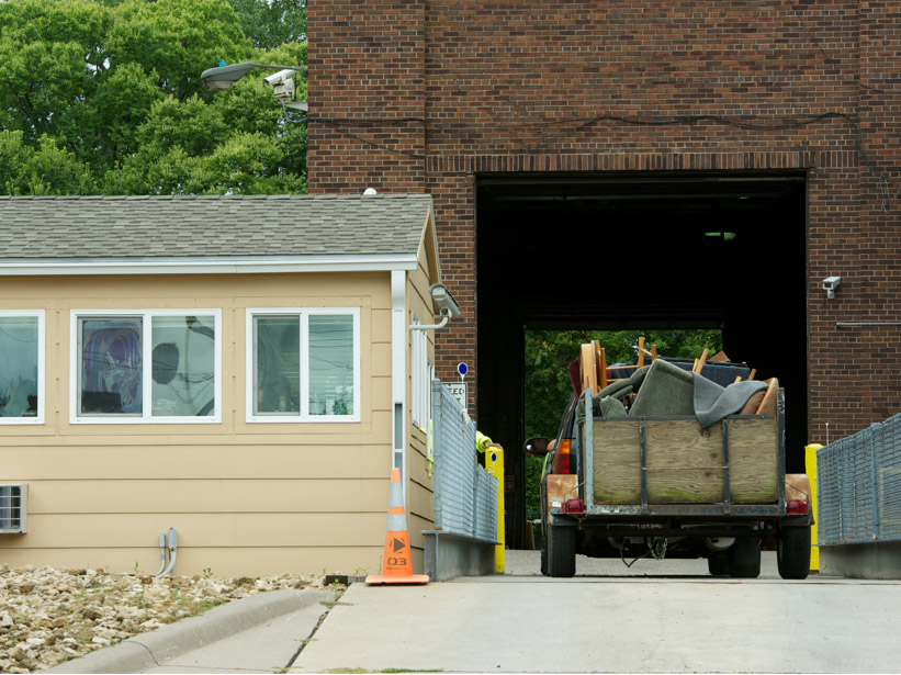 Organize Your Garage with the Help of Professional Junk Removal Services